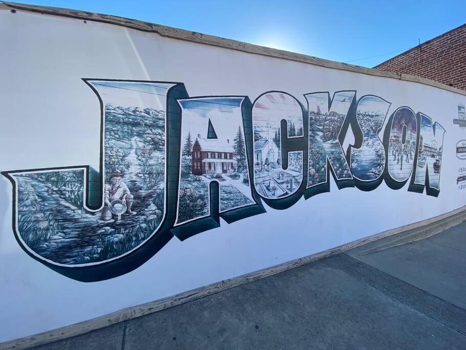 Spacious Downtown Jackson Retreat- Historic Hangout ภายนอก รูปภาพ