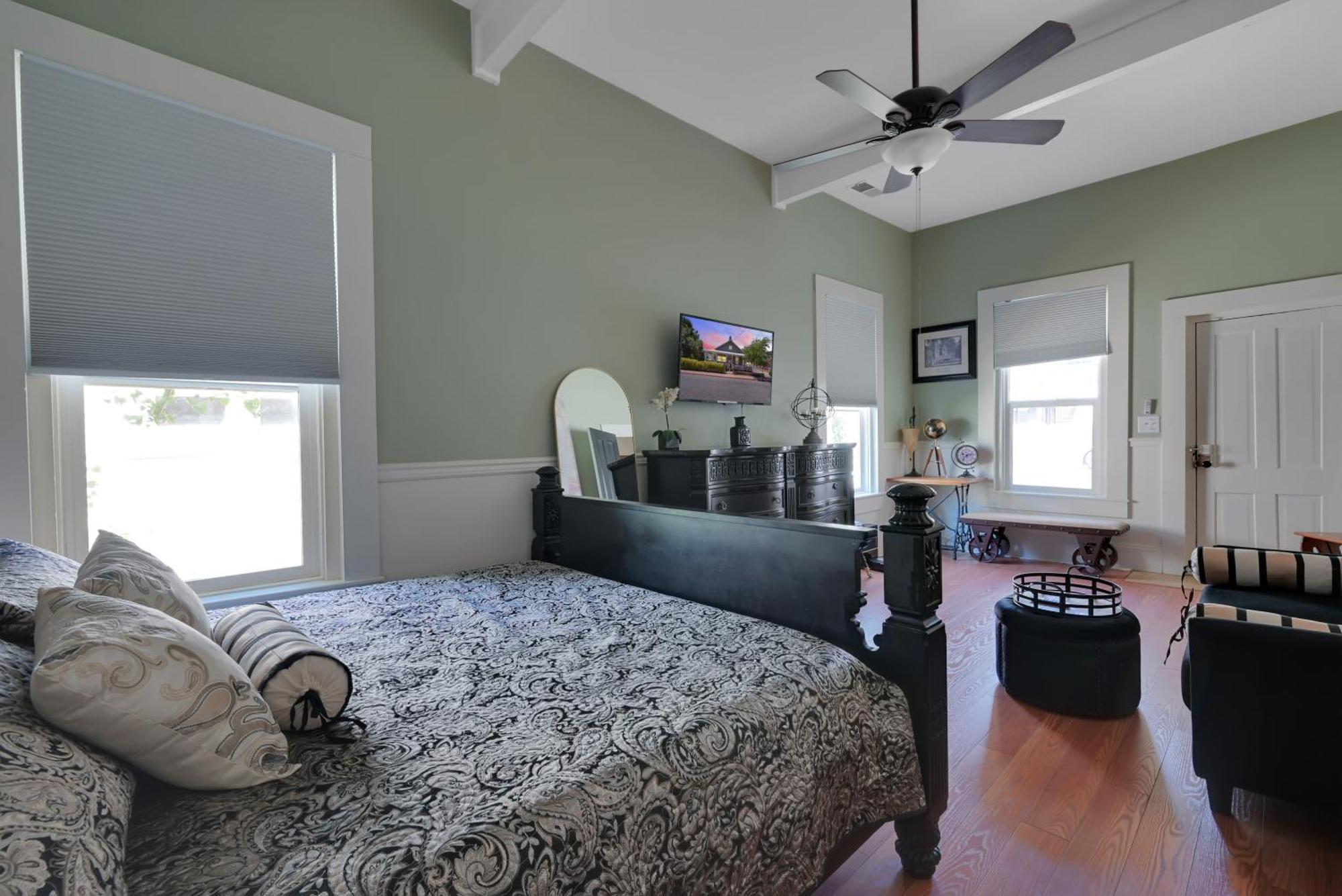Spacious Downtown Jackson Retreat- Historic Hangout ภายนอก รูปภาพ