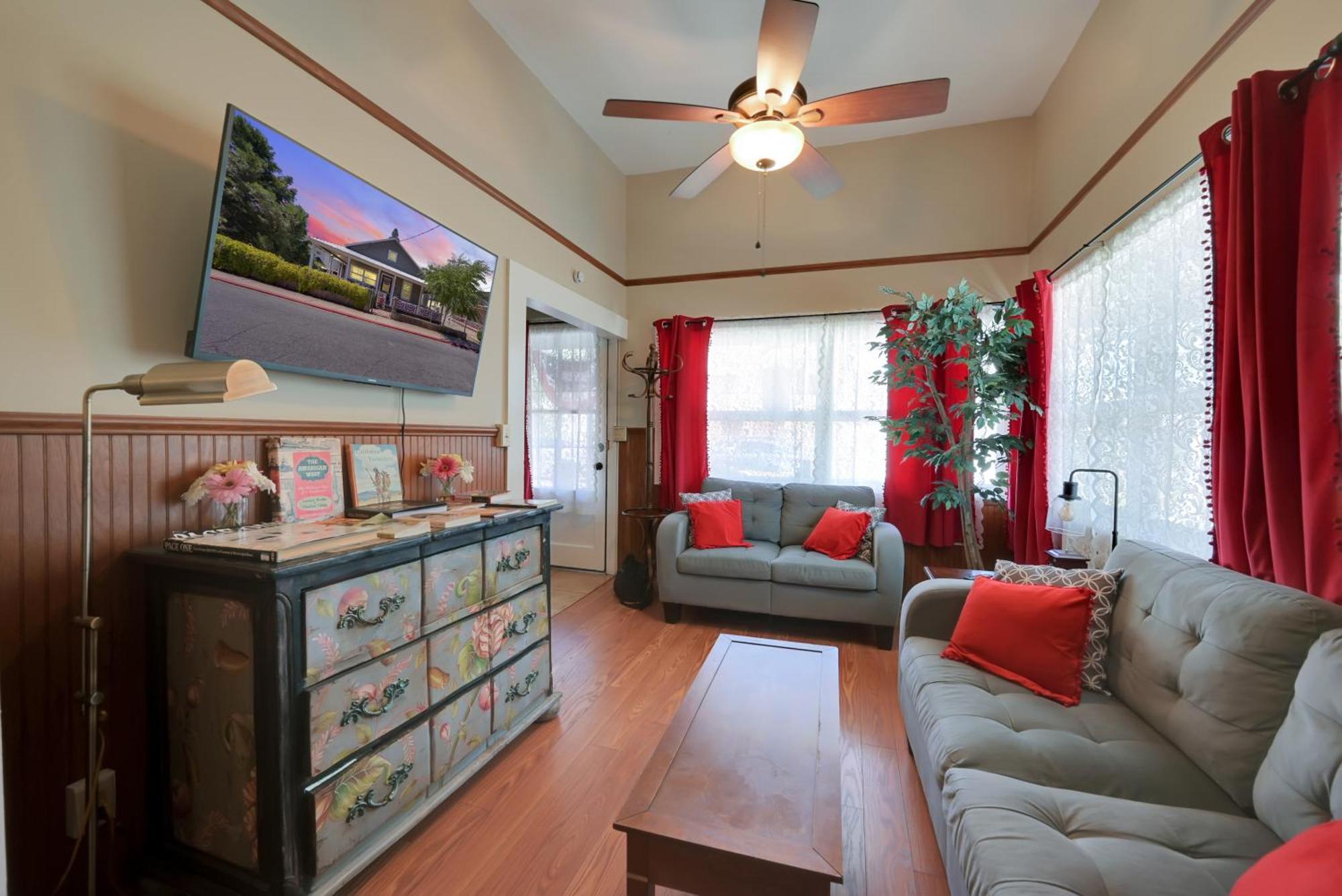 Spacious Downtown Jackson Retreat- Historic Hangout ภายนอก รูปภาพ