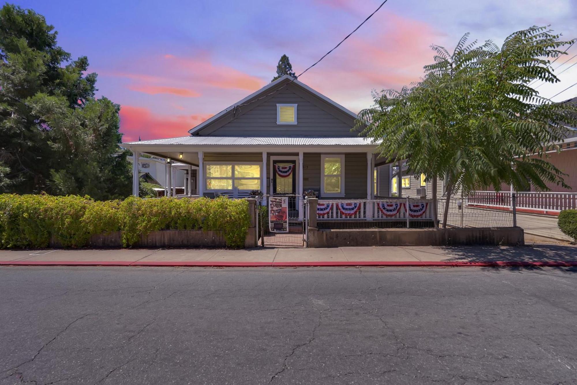 Spacious Downtown Jackson Retreat- Historic Hangout ภายนอก รูปภาพ
