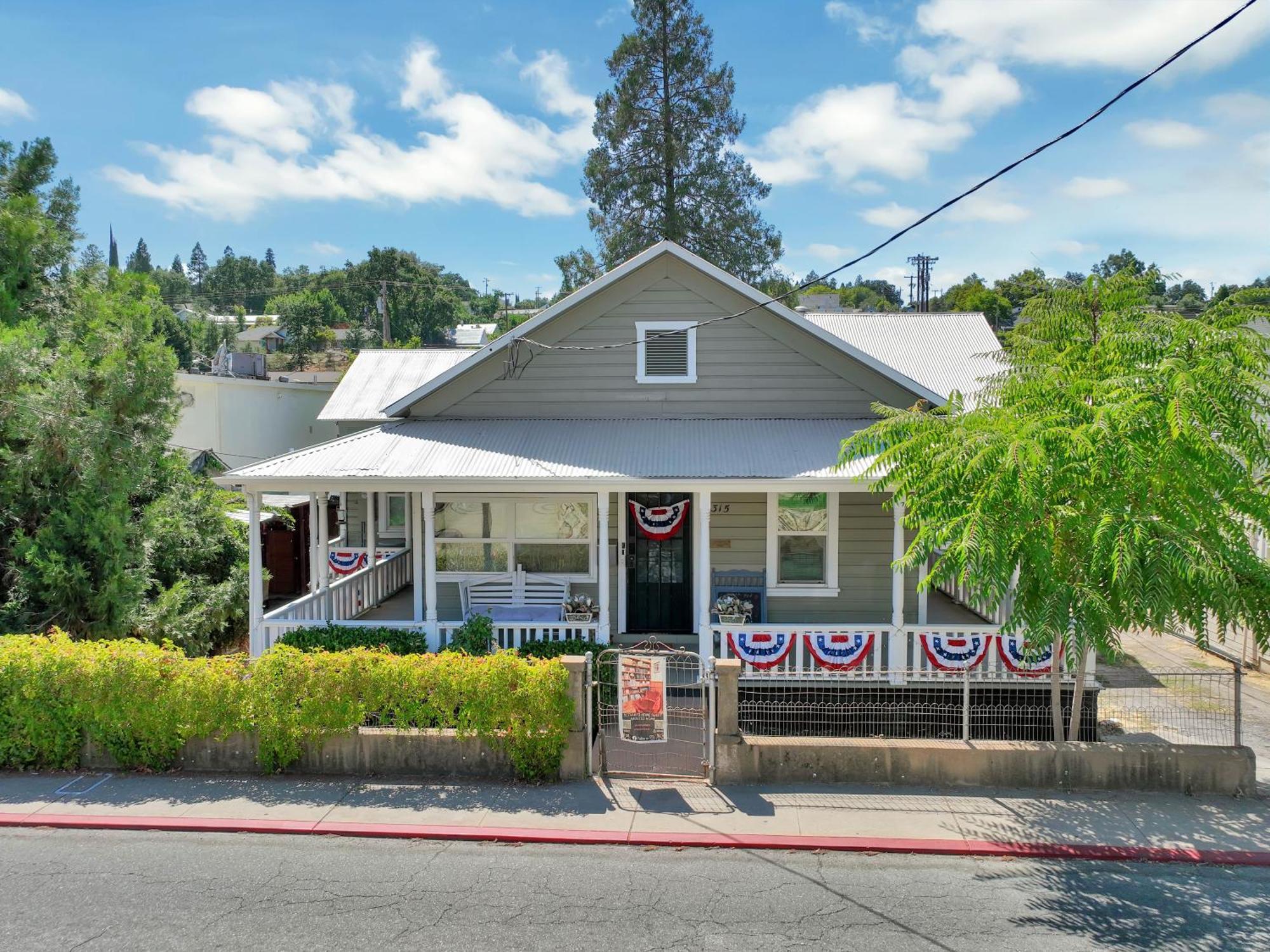 Spacious Downtown Jackson Retreat- Historic Hangout ภายนอก รูปภาพ