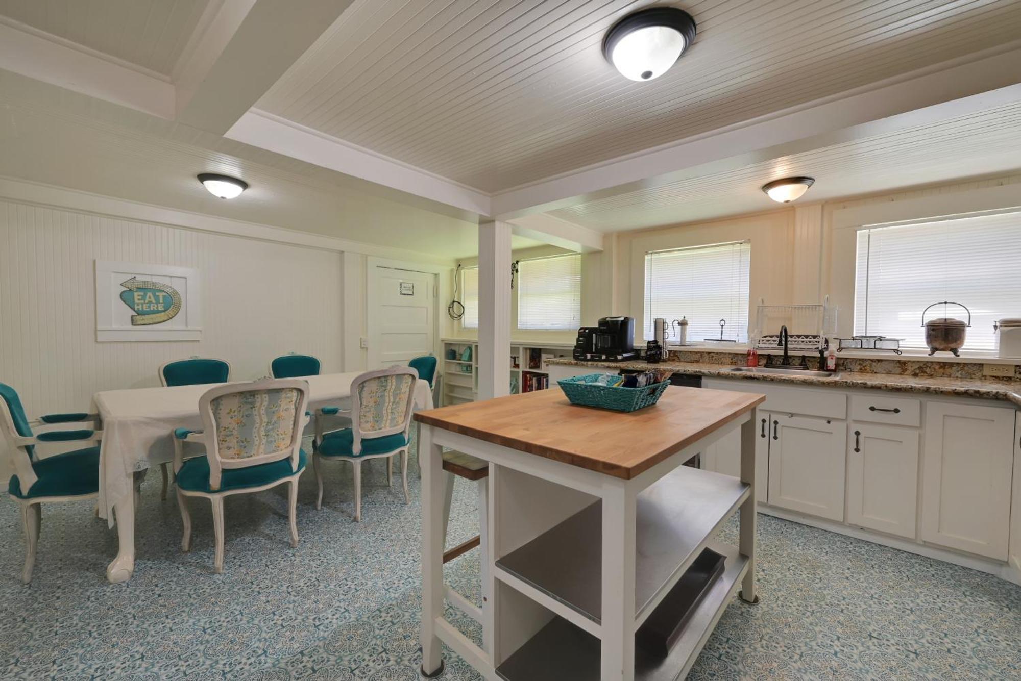 Spacious Downtown Jackson Retreat- Historic Hangout ภายนอก รูปภาพ