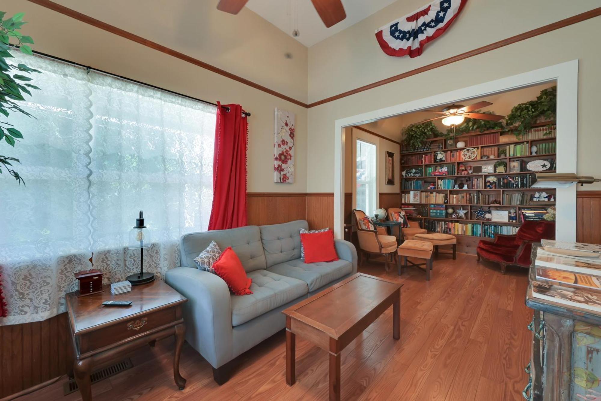 Spacious Downtown Jackson Retreat- Historic Hangout ภายนอก รูปภาพ